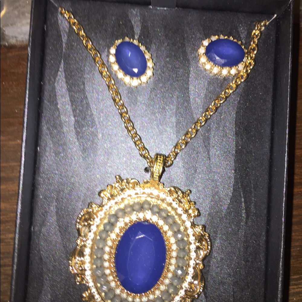 Persian sapphire necklace with matching earrings
